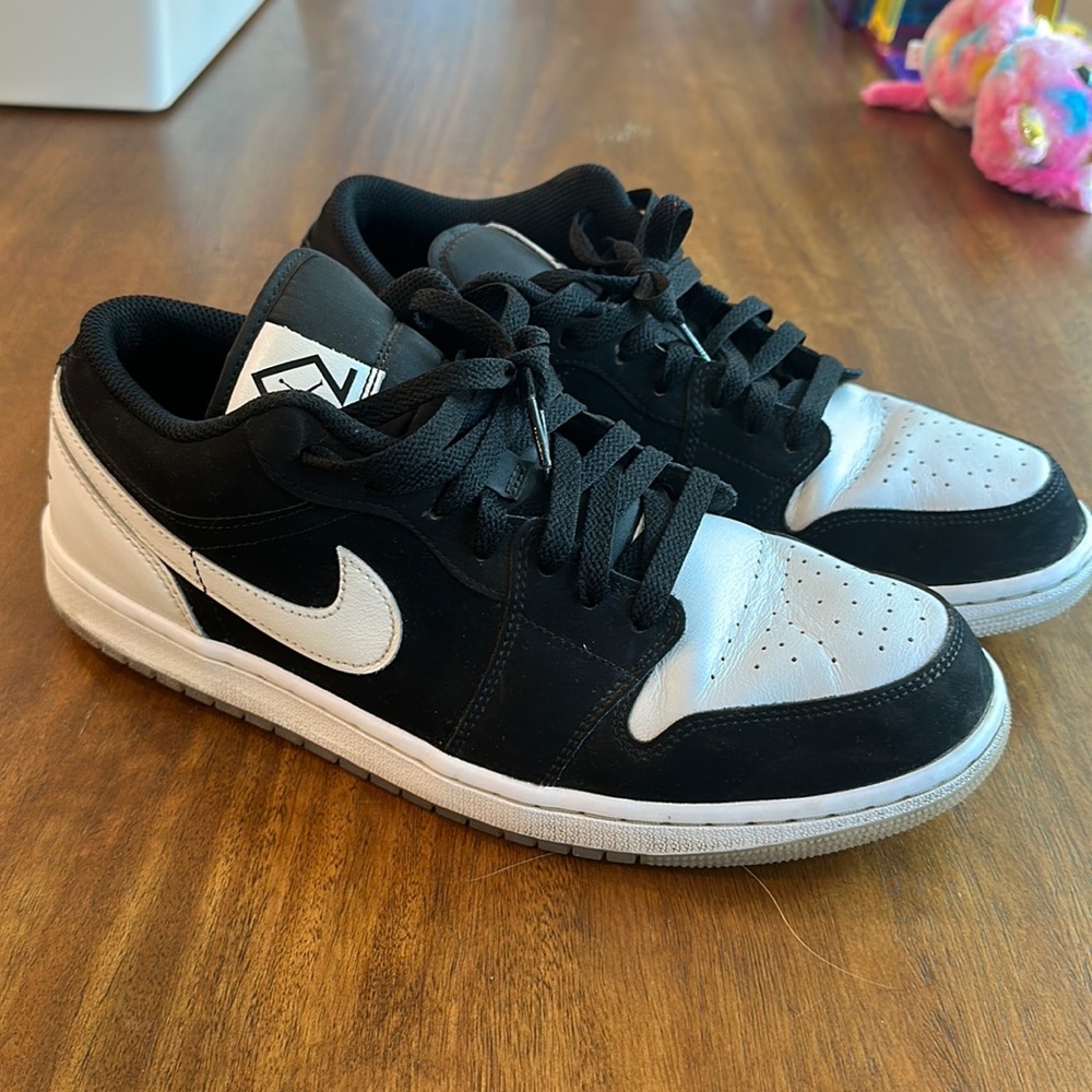Black and white nikes